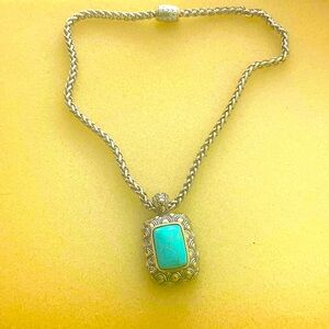 Beautiful silver tone faux necklace. Western inspired jewelry. (NWOT)